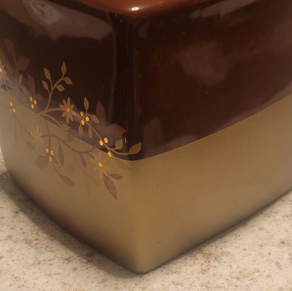 Bed, Bath, & Beyond Brown Tissue Cover with gold accent design - Picture 4 of 5